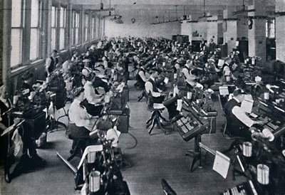 1916年に世界で最大の作曲機のバッテリーの概観 作： Unbekannt