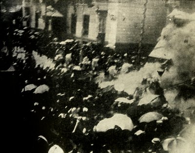 1906年、1910年、スペインのマドリードの王と女王の結婚式の日に爆弾が爆発しました。 作： Unbekannt