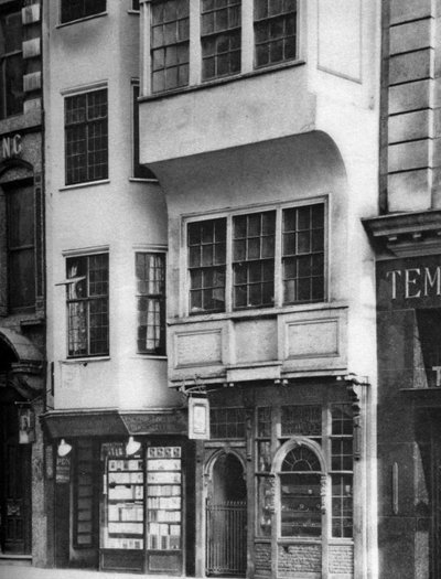 1926年から1927年にロンドンのストランドにある本屋とタバコ屋 作： Unbekannt