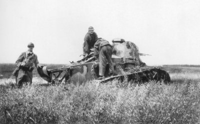 壊れたフランスの軽戦車、Villers-Cotterets、アイヌ、フランス、1918 作： Unbekannt