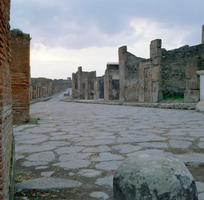 イタリア、ポンペイの石畳のローマ街道 作： Unbekannt