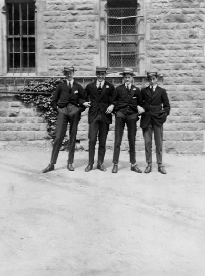 男子生徒または学生のグループ、c1900s-c1930s 作： Unbekannt