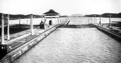 パナマ運河のロック、パナマ、1926 作： Unbekannt