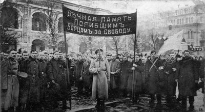 1917年2月革命、ロシアの犠牲者のための追悼式。 作： Unbekannt