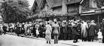 ロンドン、1926〜1927年の国民の休日の動物園のキュー 作： Unbekannt
