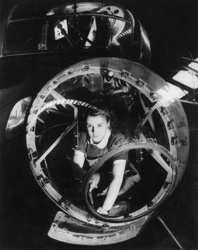ランカスター爆撃機で働いていた女性、第二次世界大戦、1940年代 作： Unbekannt