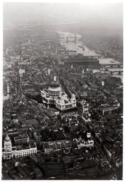 ツェッペリンからのロンドン、セントポール大聖堂の航空写真、1931 1933 作： Unbekannt