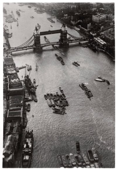 ツェッペリンからのロンドン、タワーブリッジの航空写真、1931 1933 作： Unbekannt