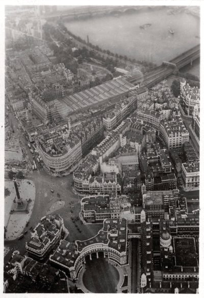 ツェッペリンからのロンドン、トラファルガースクエアの航空写真、1931 1933 作： Unbekannt