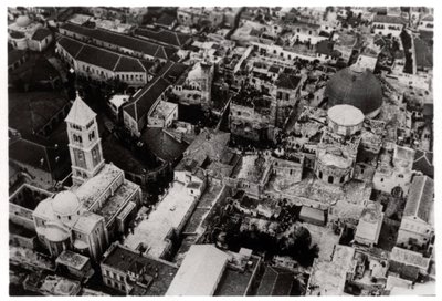 1931年、1933年にツェッペリンから見たパレスチナ、エルサレムの聖墳墓教会の航空写真 作： Unbekannt