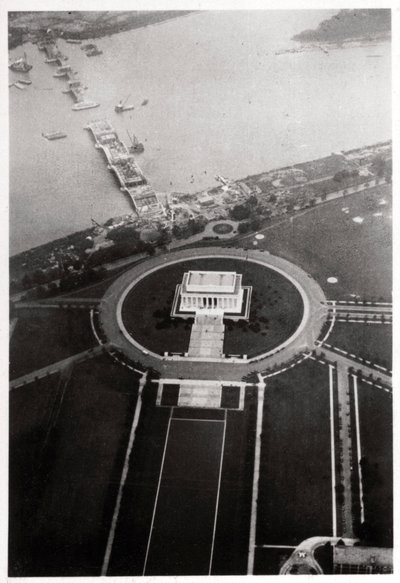 1928年1933年、ツェッペリンから見た米国ワシントンDCのリンカーン記念館の航空写真 作： Unbekannt