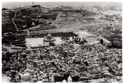 1931年に1933年にツェッペリンから見たパレスチナ、エルサレムのオマールモスクの航空写真 作： Unbekannt