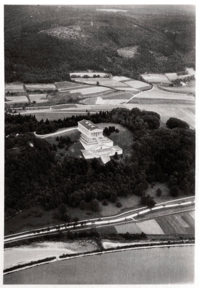 ツェッペリン帝国からのドイツ、レーゲンスブルク近くのヴァルハラ神殿の航空写真、c1931 1933 作： Unbekannt