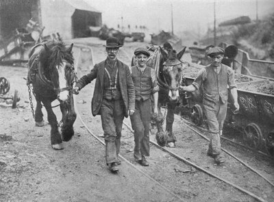 和解後：鉱夫がポニーをピットに戻す、1915 作： Unbekannt
