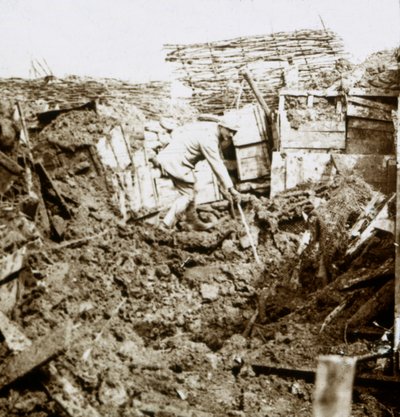殻の余波、火口の兵士、c1914-c1918 作： Unbekannt