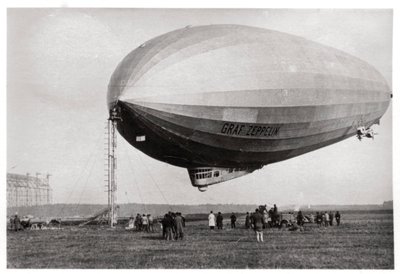 飛行船LZ127グラフツェッペリン型飛行船、ドイツ、Loewentalに係留1933 作： Unbekannt