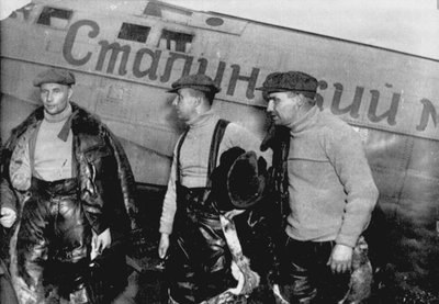 1937年6月20日、飛行機でアレクサンドルベリャコフ、ゲオルギーバイドゥコフ、ヴァレリーチカロフ 作： Unbekannt