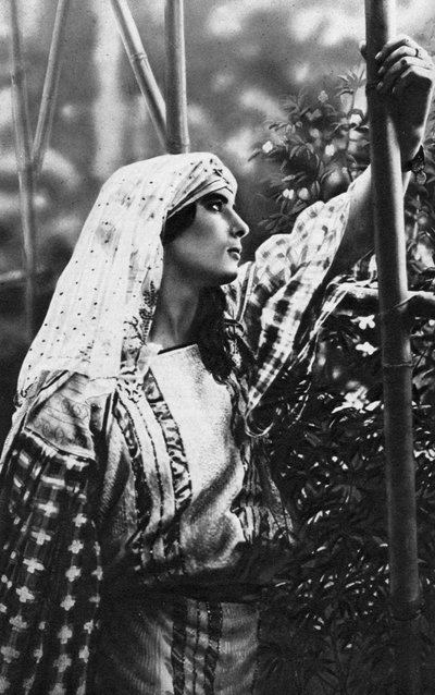 アルジェリアの女性、1922年 作： Unbekannt