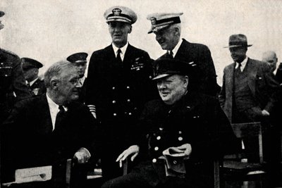 アメリカ大統領とイギリス首相、1941年8月14日、1945年。 作： Unbekannt