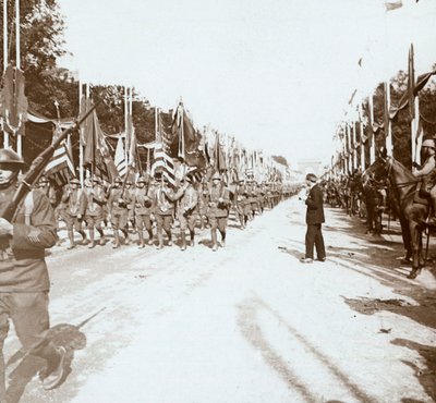 勝利パレード、パリ、フランス、c1918-c1919で行進しているアメリカ軍 作： Unbekannt