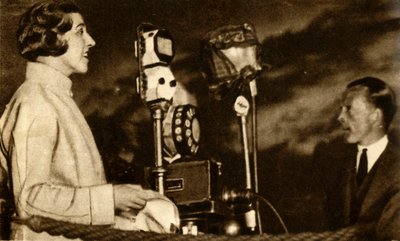 1930年、1933年、クロイドン空港から放送するエイミージョンソン。 作： Unbekannt