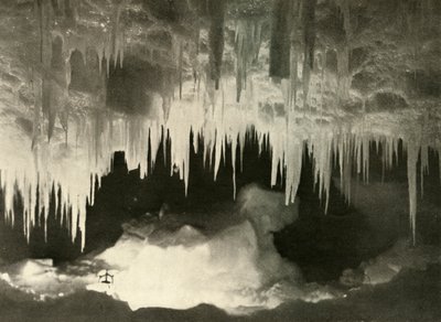 冬の氷の洞窟、c1908、1909。 作： Unbekannt