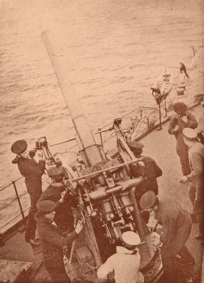 イギリスの戦艦で活躍中の対空砲、c1917 1919 作： Unbekannt