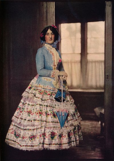 シルクガーゼのスカートが刺繍の刺繍入りコート。 1850年から1860年までの流行、c1913 作： Unbekannt