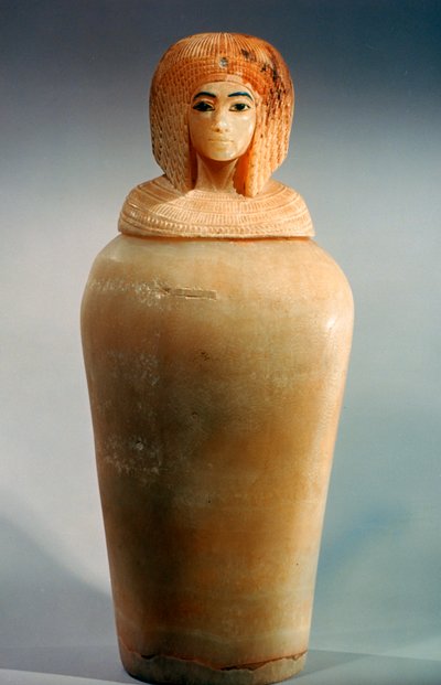王室の女性の頭の形をした蓋が付いた古代エジプトの天蓋付き瓶、紀元前11344-1336年 作： Unbekannt