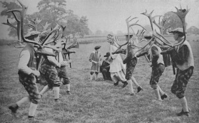イギリスで現在も維持されている古代の踊り-ホーンダンス、c1935 作： Unbekannt