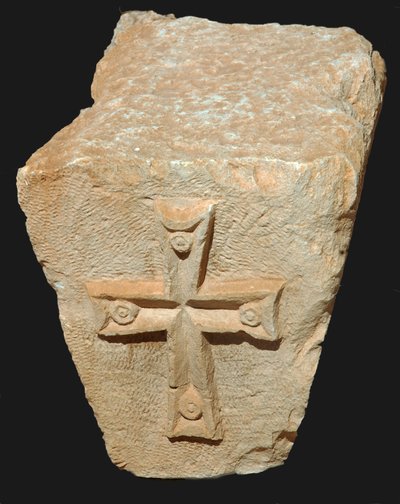 十字架で装飾されたビザンチン時代の資本の建築ディテール（石 作： Unbekannt