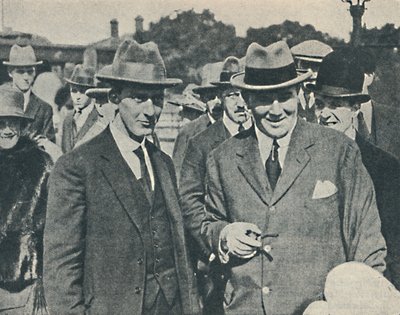 イギリスに到着。セシルフォスター船長とその最高責任者グレイブセンド、1923年8月、1936年 作： Unbekannt