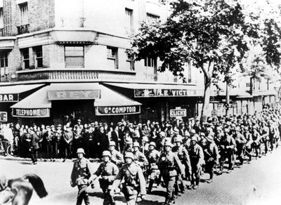 1940年6月、パリに最初のドイツ軍が到着 作： Unbekannt
