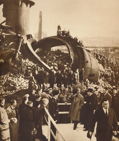 1936年1937年、サウスウェールズのDerelict Steel-Worksにて 作： Unbekannt