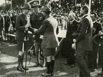 ボーイスカウトとガールガイドのパレードで、オーストラリア、アデレード、1927年、1937年。 作： Unbekannt