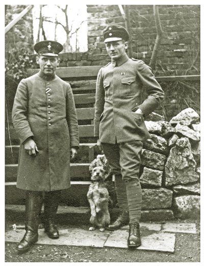 犬を連れたオーストリアまたはイタリアの兵士たち（1918年2月）（写真 作： Unbekannt