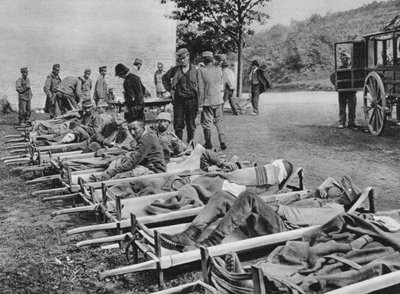 病院へ行く途中のオーストリア兵、イゾンツォの戦い、第一次世界大戦、1915 作： Unbekannt