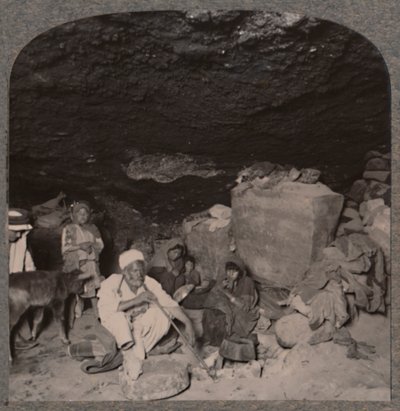 洞窟に住むベドウィンの洞窟住人、c1900 作： Unbekannt