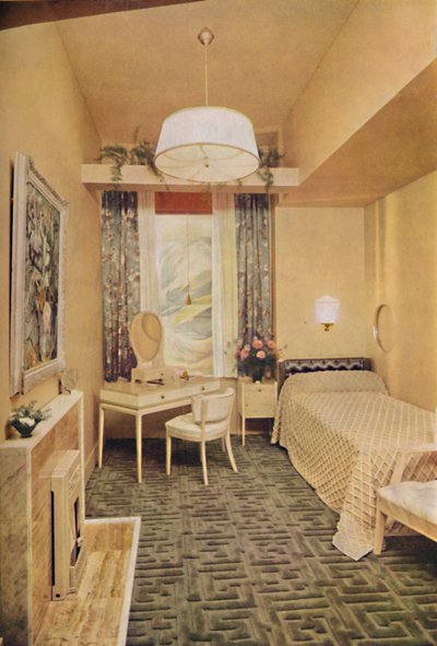 EsméGordon、ARIBA、ARIASがデザインした寝室、ギリシャ風のキーデザインW W Wilton CarpetはJ 作： Unbekannt