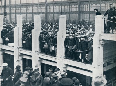 1914年にオステンドの港に停泊していたベルギーの難民。 作： Unbekannt