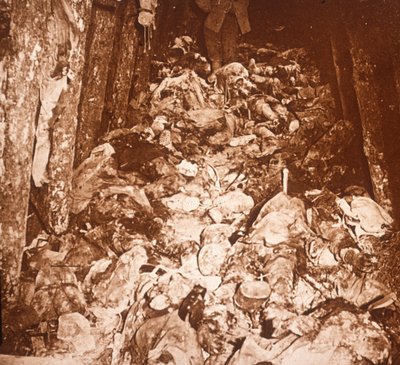 コルニエ山、シャンパン、フランス北部、c1917の下のトンネル内の遺体 作： Unbekannt