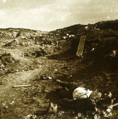 ボディ、フロントラインのトレンチ、ソンム、フランス北部、c1916-c1918 作： Unbekannt