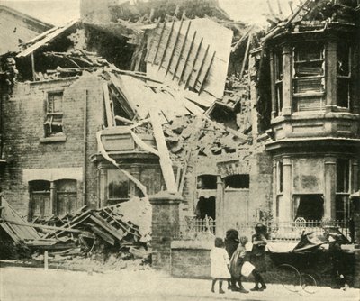 爆弾で被害を受けた家屋、ハートルプール、第一次世界大戦、1914年12月、c1920。 作： Unbekannt