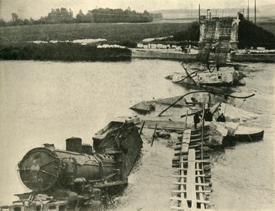 爆撃された橋と脱線した列車、北フランス、第一次世界大戦、1914年、c1920。 作： Unbekannt