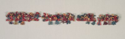 鳥と花のボーダーフラグメント、100 BC-700。 作： Unbekannt