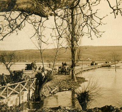 フランス北部のダニーでムーズ川に架かる橋、c1914-c1918 作： Unbekannt