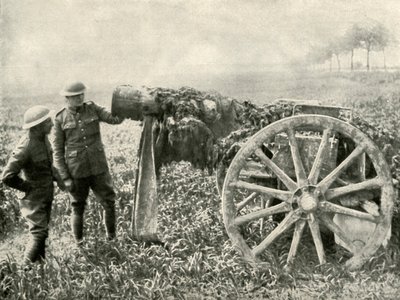 1919年にドイツ人の火を引き付けるためのフィールドのイギリスのダミー銃。 作： Unbekannt