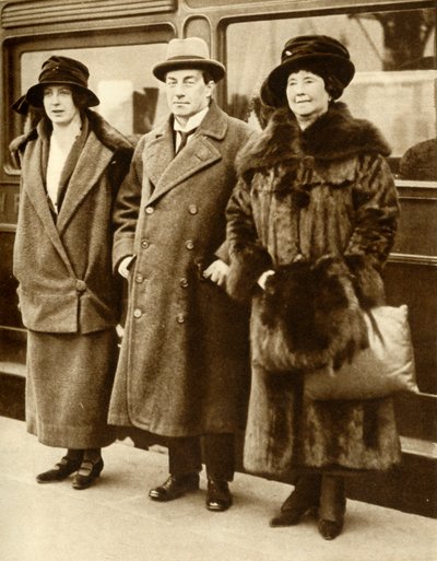 1923年1月27日、1935年、イギリスの首相、スタンリーボールドウィンと妻と娘のロンドン。 作： Unbekannt