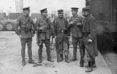 1914年8月フランス、イギリスとフランスの軍隊の友愛 作： Unbekannt
