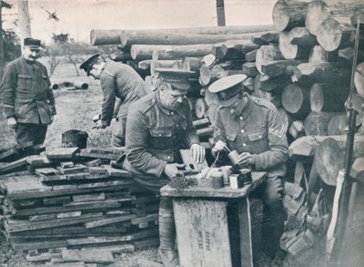 遠征軍とタバコの缶から手榴弾を作るイギリス人エンジニア、c1914 作： Unbekannt